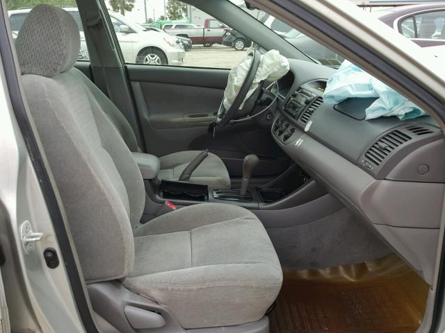 4T1BE32K52U004479 - 2002 TOYOTA CAMRY LE ვერცხლისფერი ფოტო 5