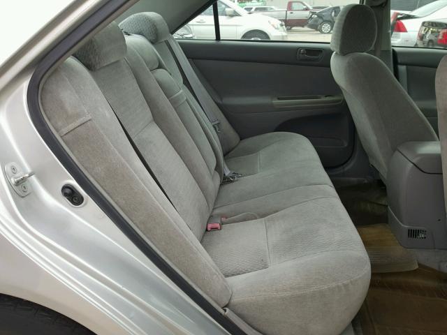 4T1BE32K52U004479 - 2002 TOYOTA CAMRY LE ვერცხლისფერი ფოტო 6