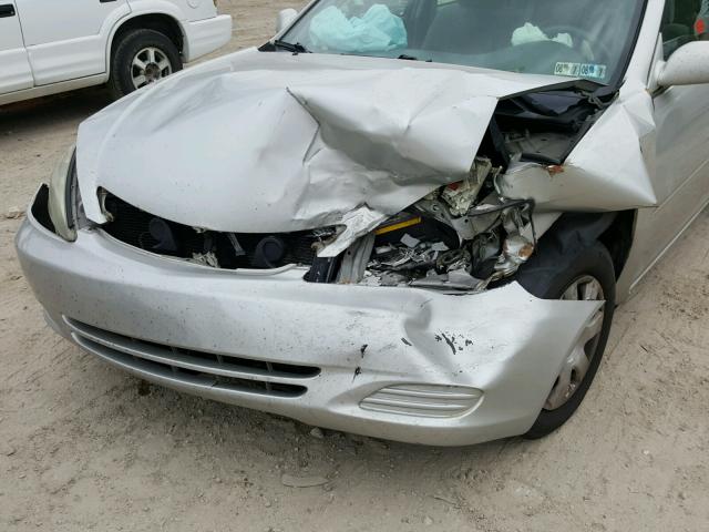 4T1BE32K52U004479 - 2002 TOYOTA CAMRY LE ვერცხლისფერი ფოტო 9