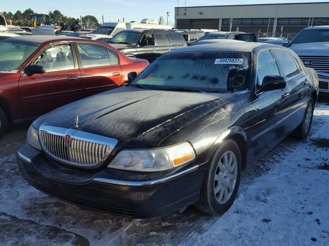 1LNHM82V07Y601298 - 2007 LINCOLN TOWN CAR S BLACK photo 2