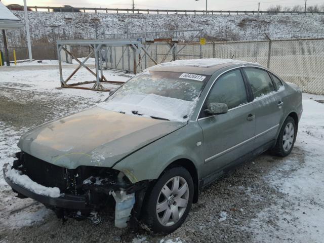 WVWRH63B53E315142 - 2003 VOLKSWAGEN PASSAT GLX GREEN photo 2
