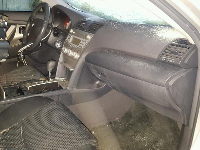 4T1BF3EK2BU702279 - 2011 TOYOTA CAMRY BASE SILVER photo 5