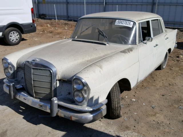 11101210158044 - 1960 MERCEDES-BENZ 220S WHITE photo 2