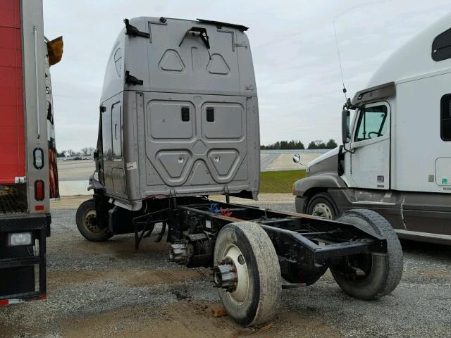3AKJGLDRXDSBV3662 - 2013 FREIGHTLINER CASCADIA 1 SILVER photo 3