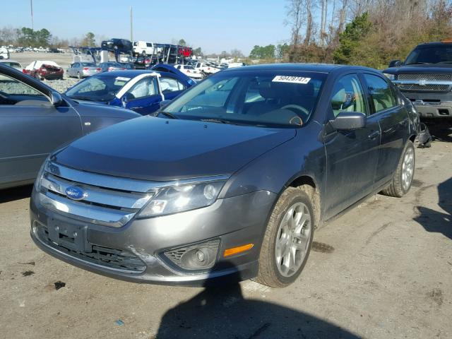 3FAHP0HG7BR257388 - 2011 FORD FUSION SE GRAY photo 2