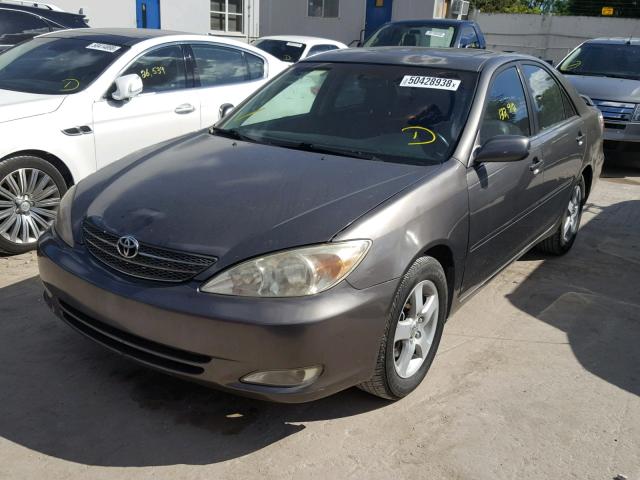 JTDBF30K420005215 - 2002 TOYOTA CAMRY LE 棕色 照片 2