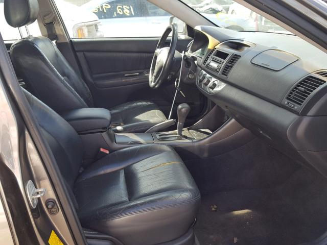 JTDBF30K420005215 - 2002 TOYOTA CAMRY LE 棕色 照片 5