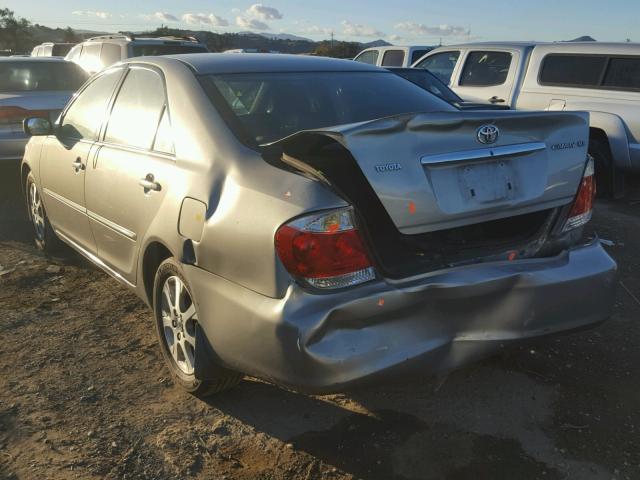 4T1BE30K95U985021 - 2005 TOYOTA CAMRY LE SILVER photo 3