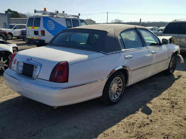 1LNHM82W3XY617309 - 1999 LINCOLN TOWN CAR S WHITE photo 4