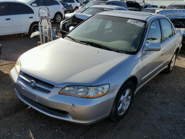 1HGCG1655WA032089 - 1998 HONDA ACCORD EX GOLD photo 2