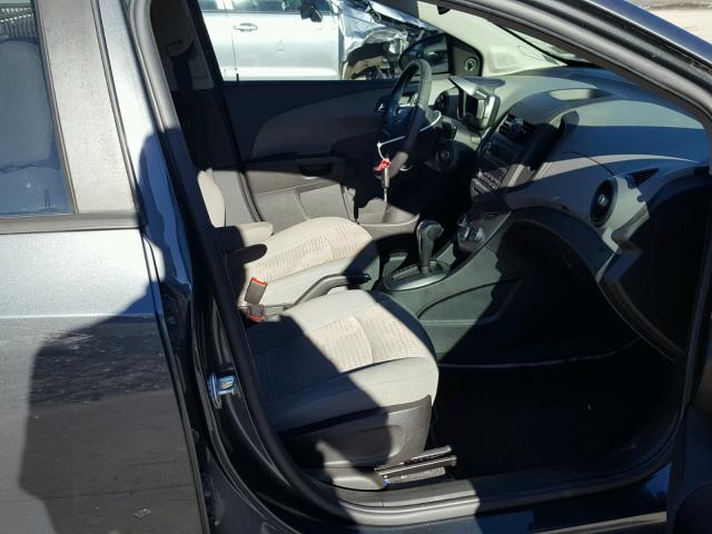 1G1JA6SH6D4201433 - 2013 CHEVROLET SONIC LS CHARCOAL photo 5