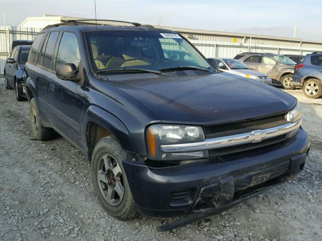 1GNDT13S552232737 - 2005 CHEVROLET TRAILBLAZE GRAY photo 1