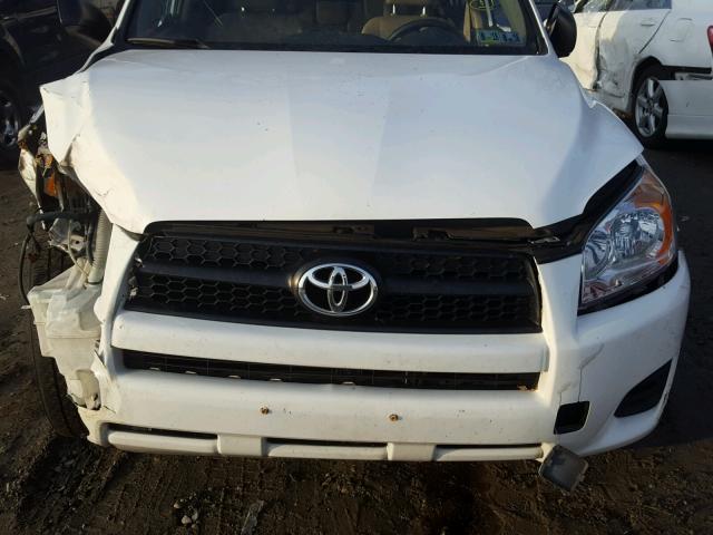 2T3BF4DVXBW140334 - 2011 TOYOTA RAV4 WHITE photo 7