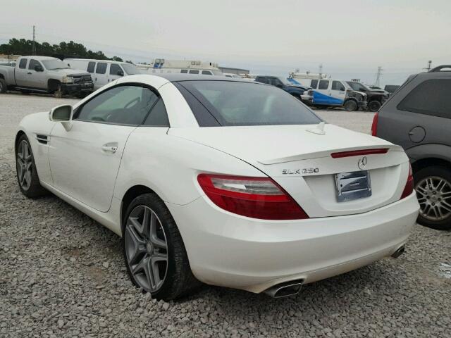 WDDPK4HA9FF103054 - 2015 MERCEDES-BENZ SLK 250 WHITE photo 3