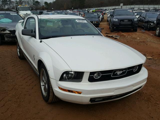 1ZVFT80N865237971 - 2006 FORD MUSTANG WHITE photo 1