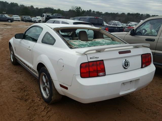 1ZVFT80N865237971 - 2006 FORD MUSTANG WHITE photo 3