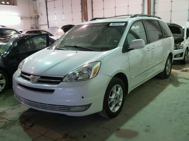 5TDZA22C15S225328 - 2005 TOYOTA SIENNA XLE WHITE photo 2