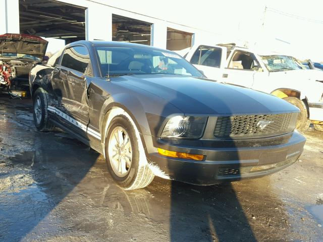 1ZVFT80N675244502 - 2007 FORD MUSTANG GRAY photo 1