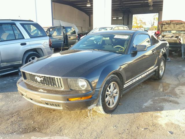 1ZVFT80N675244502 - 2007 FORD MUSTANG GRAY photo 2