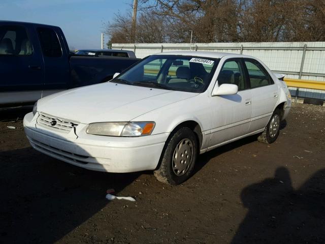 4T1BG22K4VU794236 - 1997 TOYOTA CAMRY CE WHITE photo 2