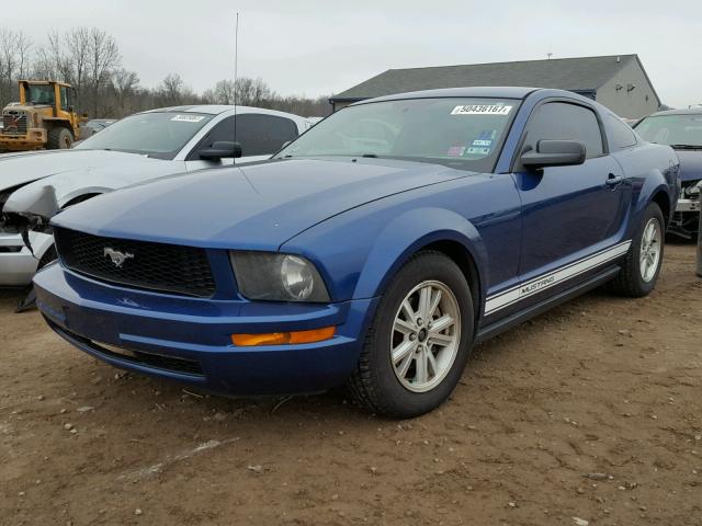 1ZVFT80N665218254 - 2006 FORD MUSTANG BLUE photo 2