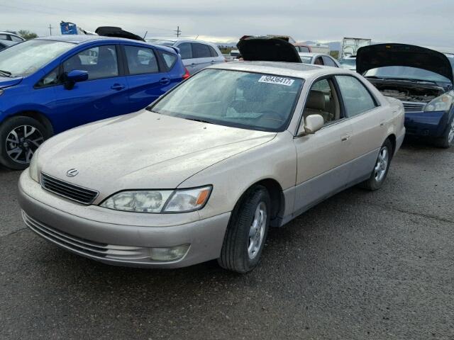 JT8BF28G2W5015274 - 1998 LEXUS ES 300 GOLD photo 2