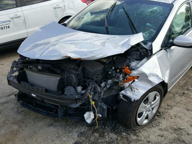 KNAFK4A62F5373628 - 2015 KIA FORTE LX SILVER photo 9