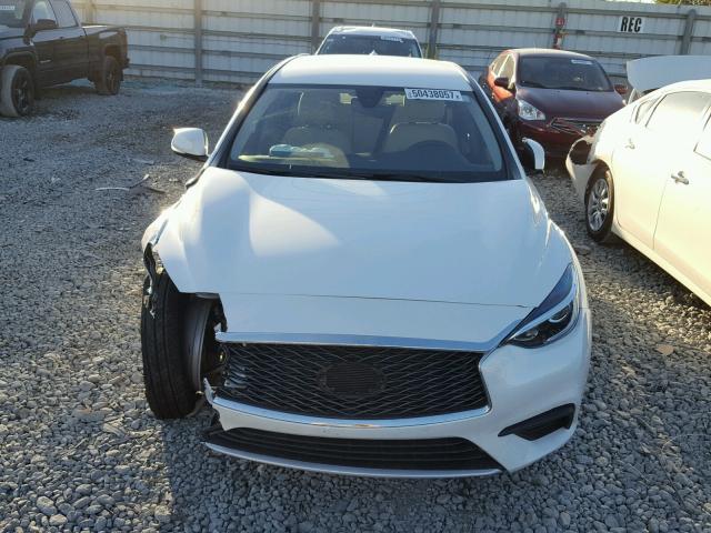 SJKCH5CP1HA038352 - 2017 INFINITI QX30 BASE WHITE photo 9