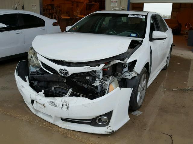 4T1BF1FK1CU105838 - 2012 TOYOTA CAMRY BASE WHITE photo 2