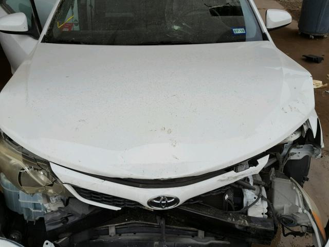 4T1BF1FK1CU105838 - 2012 TOYOTA CAMRY BASE WHITE photo 7