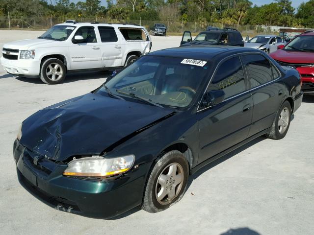 1HGCG1651YA098657 - 2000 HONDA ACCORD EX GREEN photo 2