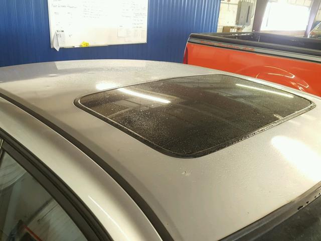 2HGES25724H555763 - 2004 HONDA CIVIC EX 银色 照片 9