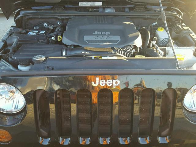 1C4BJWEG2DL521112 - 2013 JEEP WRANGLER U BLACK photo 7