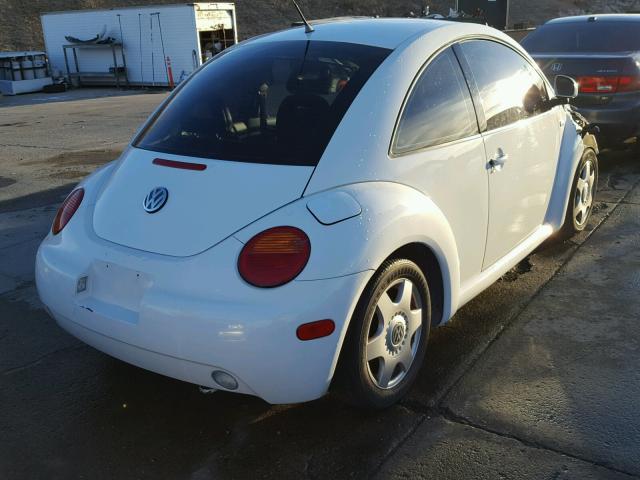3VWCA21C8XM427462 - 1999 VOLKSWAGEN NEW BEETLE 白色 照片 4