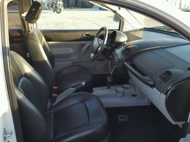 3VWCA21C8XM427462 - 1999 VOLKSWAGEN NEW BEETLE 白色 照片 5