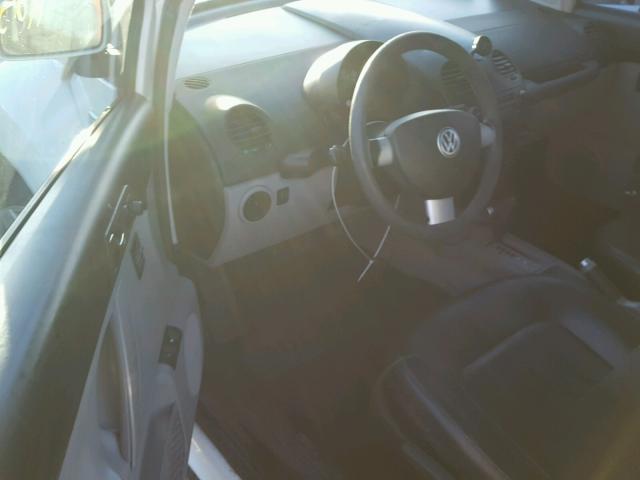 3VWCA21C8XM427462 - 1999 VOLKSWAGEN NEW BEETLE 白色 照片 9