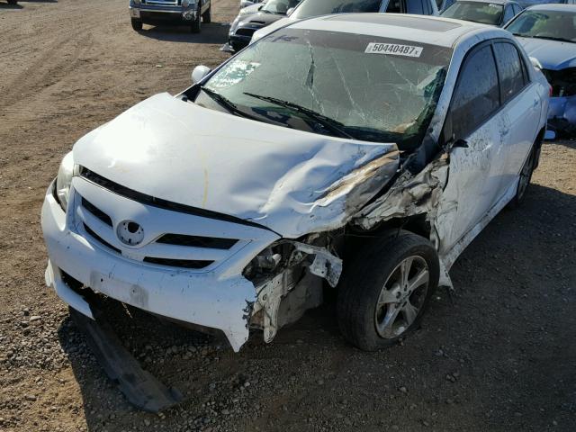 2T1BU4EEXBC668471 - 2011 TOYOTA COROLLA BA WHITE photo 2