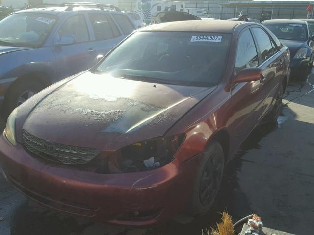 4T1BE32K72U097327 - 2002 TOYOTA CAMRY LE RED photo 2