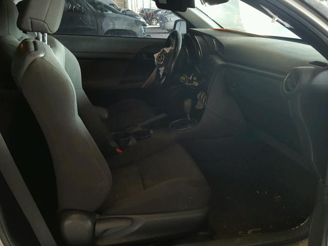 JTKJF5C72D3055197 - 2013 TOYOTA SCION TC 银色 照片 5
