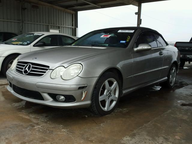 WDBTK75G75T036522 - 2005 MERCEDES-BENZ CLK 500 GRAY photo 2