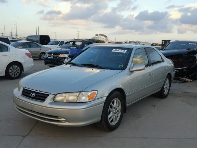 4T1BF28K1YU094785 - 2000 TOYOTA CAMRY LE 银色 照片 2