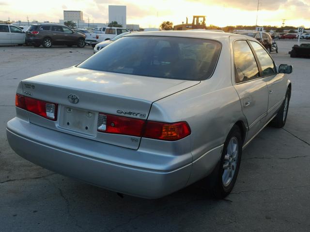4T1BF28K1YU094785 - 2000 TOYOTA CAMRY LE 银色 照片 4