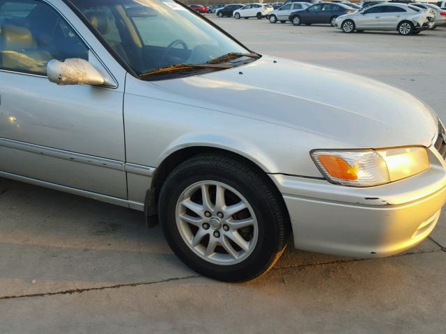 4T1BF28K1YU094785 - 2000 TOYOTA CAMRY LE SILVER photo 9