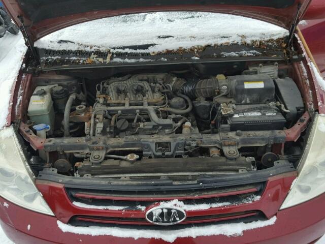 KNDMB233366051995 - 2006 KIA SEDONA EX RED photo 7