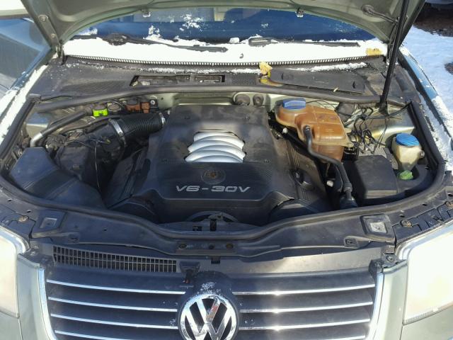 WVWTH63B81P275288 - 2001 VOLKSWAGEN PASSAT GLX GREEN photo 7