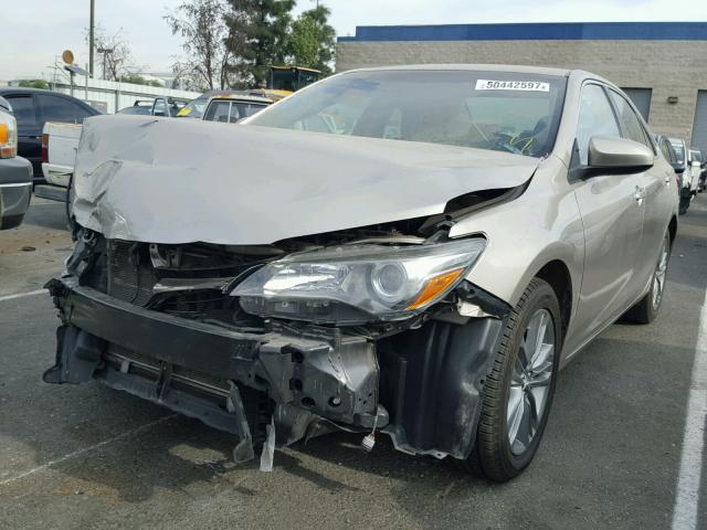 4T1BF1FK4FU007780 - 2015 TOYOTA CAMRY LE ოქროსფერი ფოტო 2