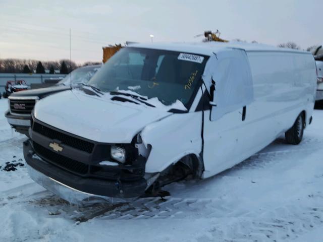 1GCWGGBA6E1116874 - 2014 CHEVROLET EXPRESS G2 WHITE photo 2