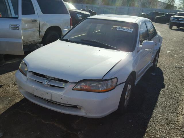 1HGCG165XXA027472 - 1999 HONDA ACCORD EX WHITE photo 2