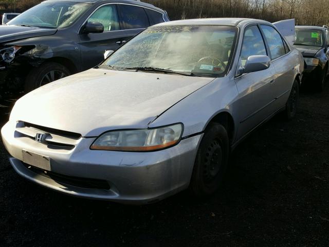 1HGCG6658XA134775 - 1999 HONDA ACCORD LX BEIGE photo 2