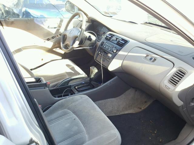 1HGCG6658XA134775 - 1999 HONDA ACCORD LX BEIGE photo 5